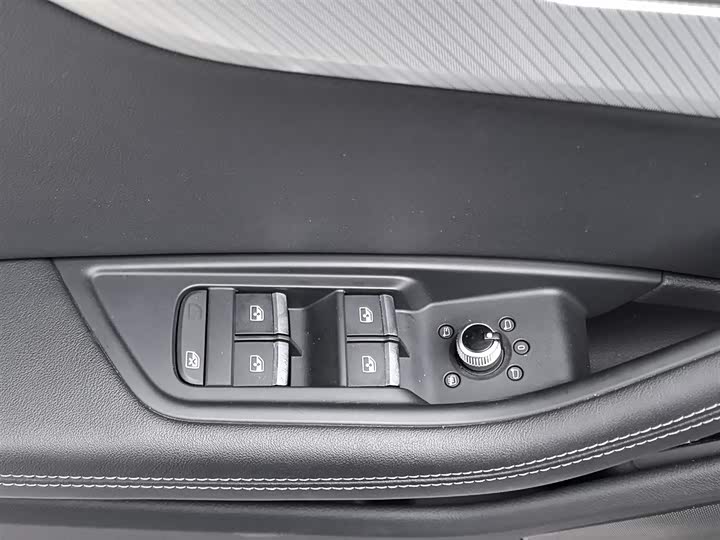 Фото 9 - Audi A4L