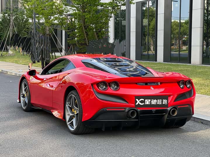 Фото 5 - Ferrari F8