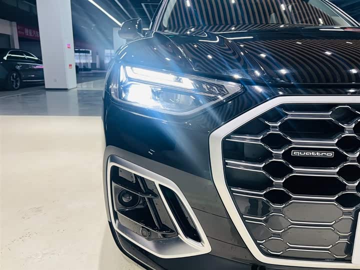 Фото 7 - Audi Q5L