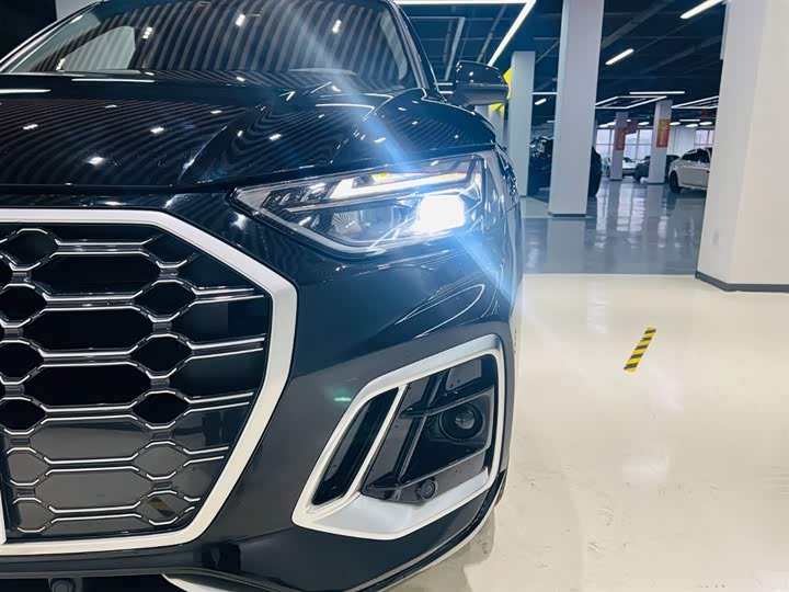 Фото 8 - Audi Q5L