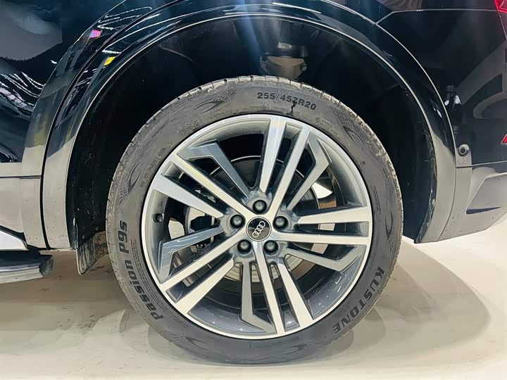 Фото 9 - Audi Q5L