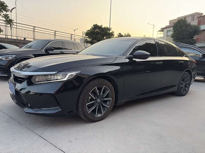 Фото 1 - Honda Inspire