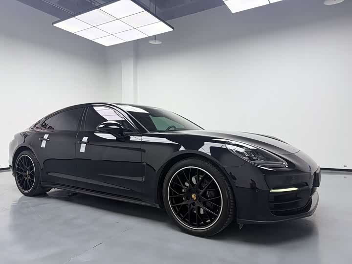 Фото 2 - Porsche Panamera