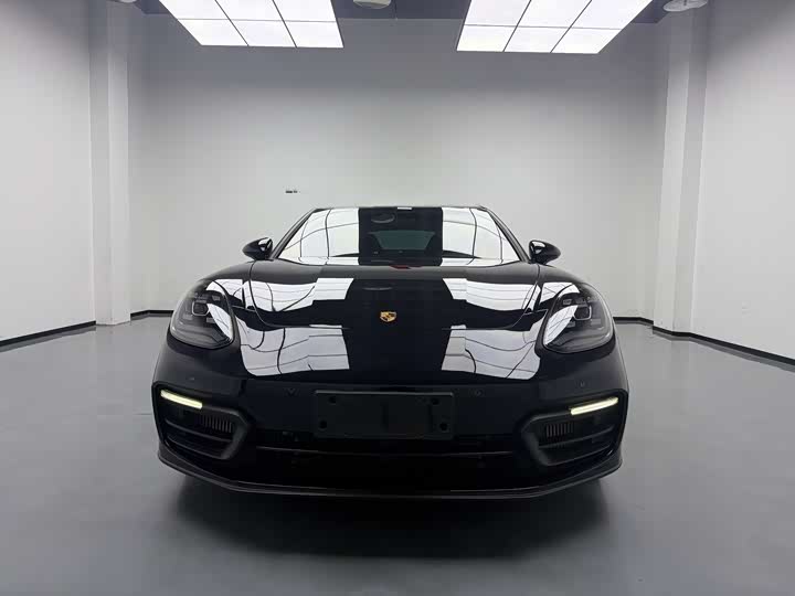 Фото 3 - Porsche Panamera