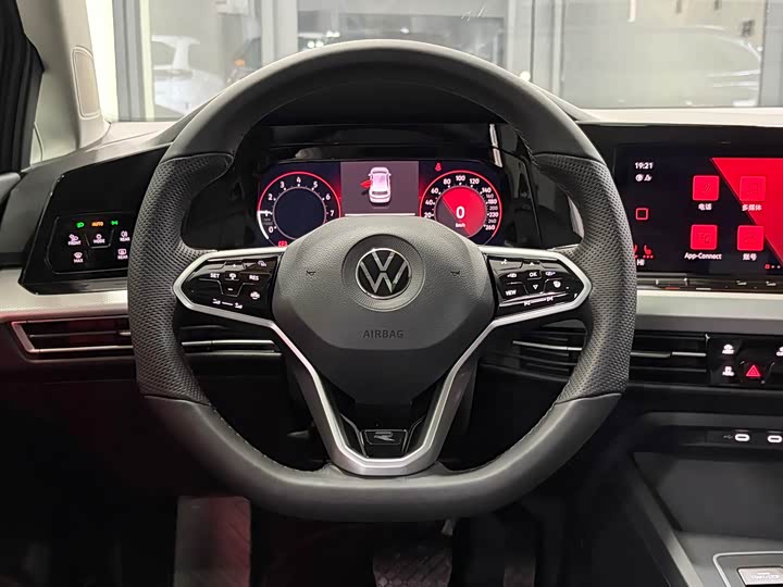 Фото 7 - Volkswagen Golf