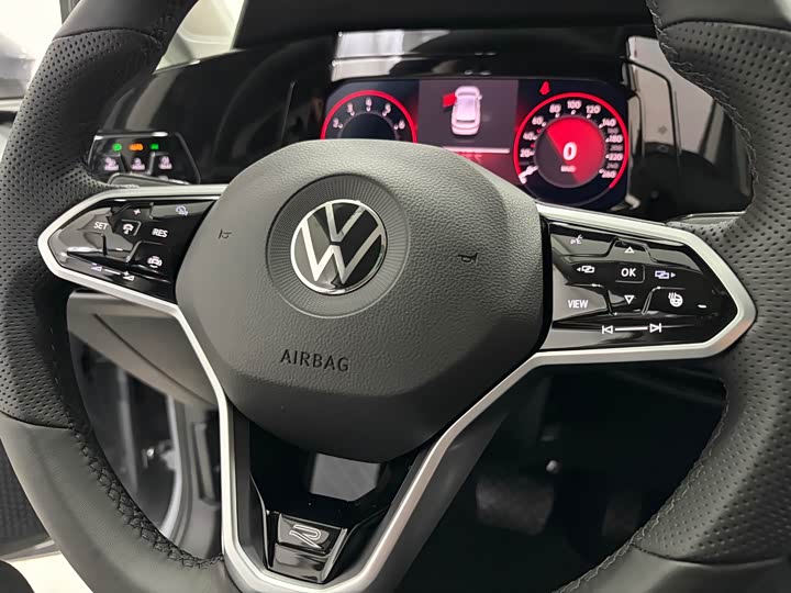 Фото 8 - Volkswagen Golf