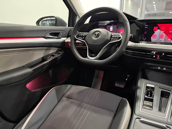 Фото 9 - Volkswagen Golf