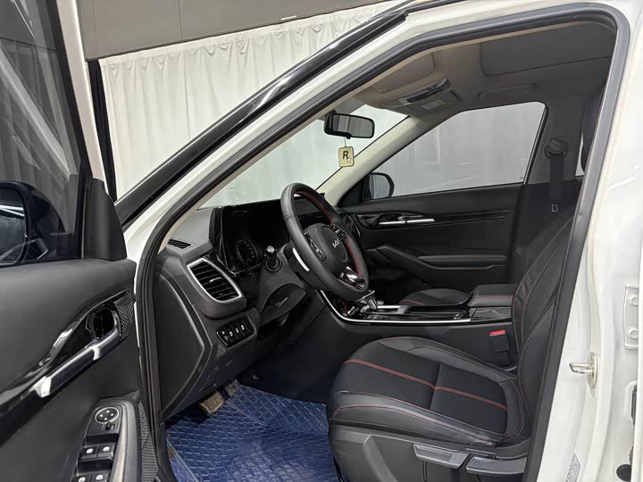 Фото 8 - Kia KX3