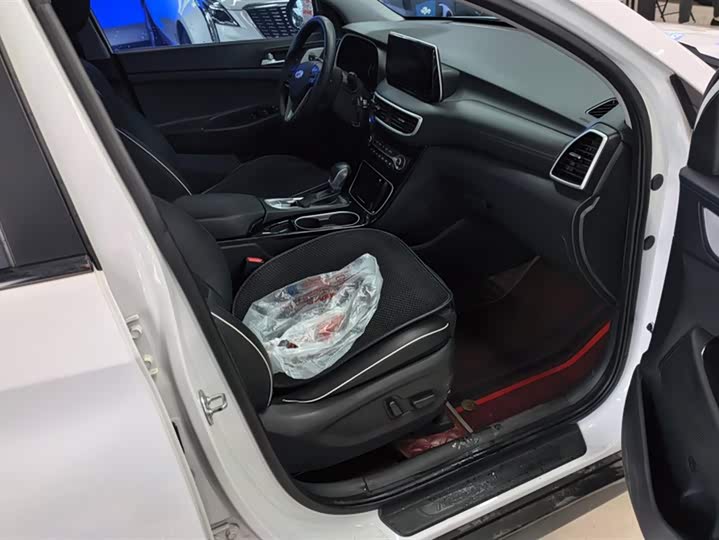 Фото 8 - Hyundai Tucson L