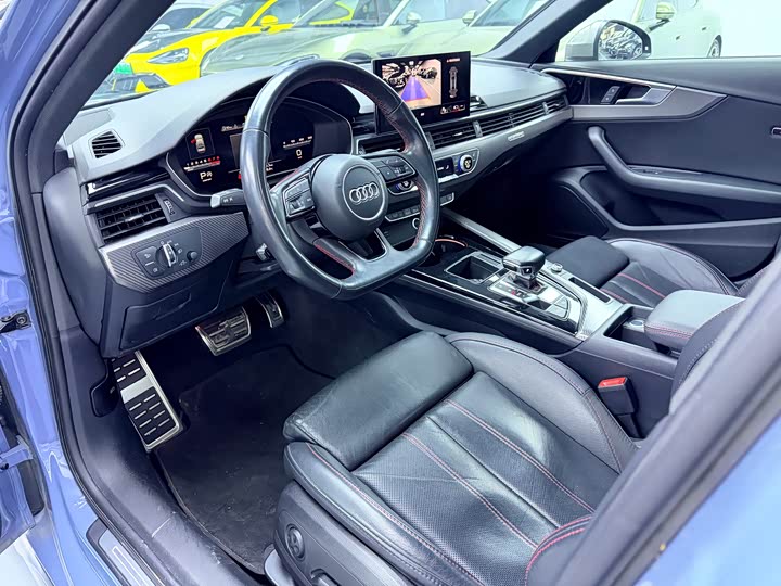 Фото 4 - Audi A4L