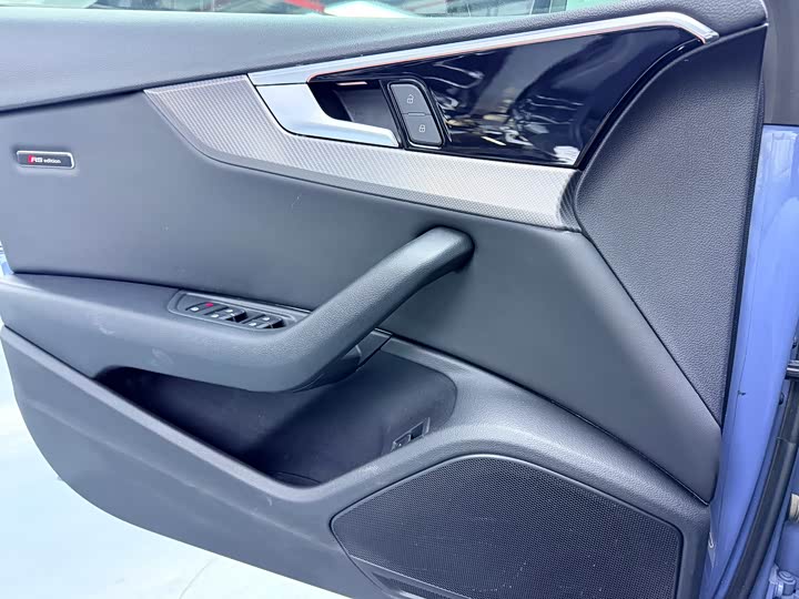 Фото 5 - Audi A4L