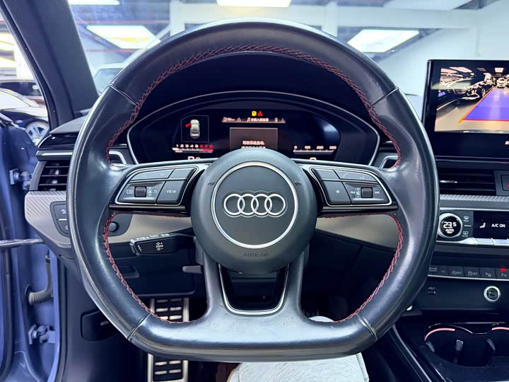 Фото 6 - Audi A4L