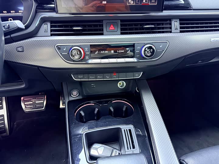 Фото 7 - Audi A4L