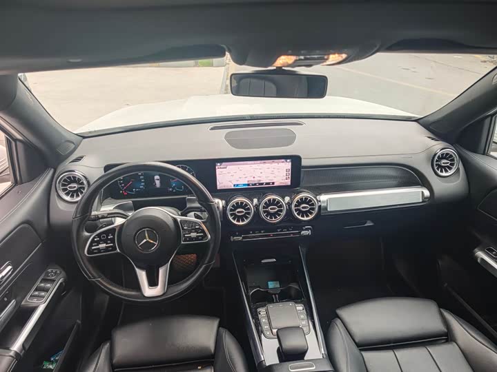 Фото 9 - Mercedes-Benz GLB-Class