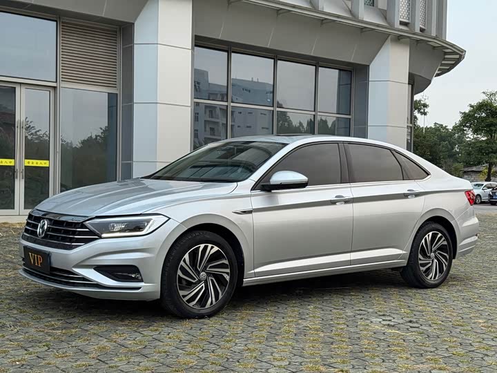 Фото 1 - Volkswagen Sagitar L