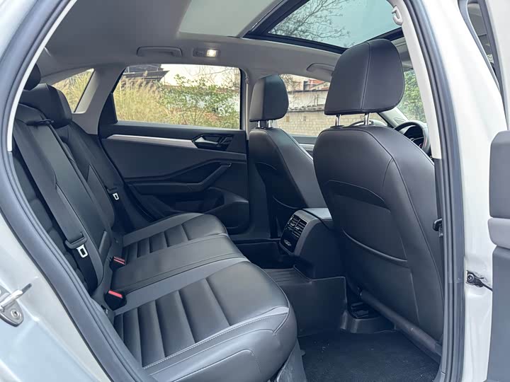 Фото 9 - Volkswagen Sagitar L