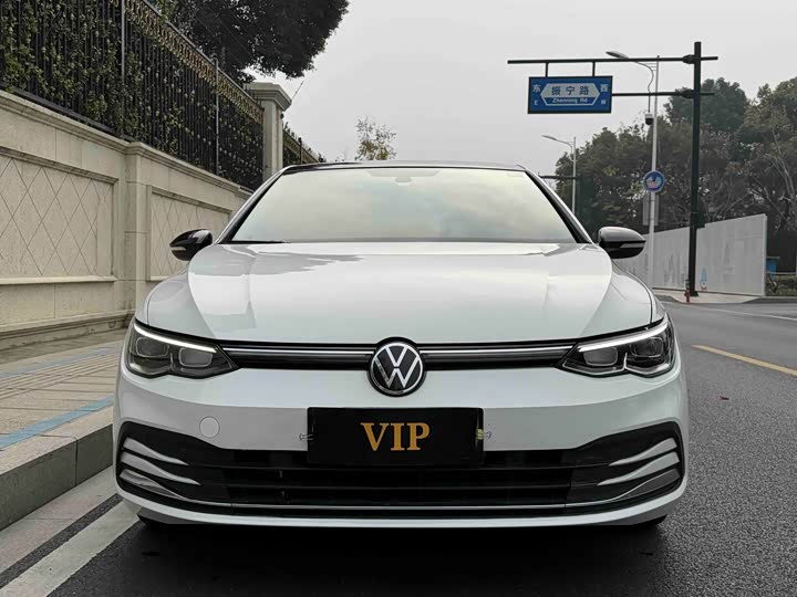 Фото 2 - Volkswagen Golf