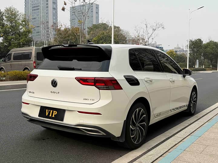 Фото 5 - Volkswagen Golf