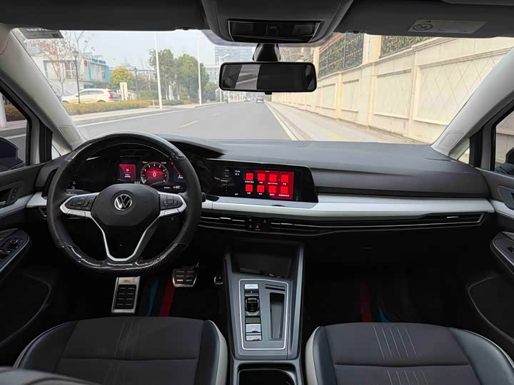 Фото 8 - Volkswagen Golf