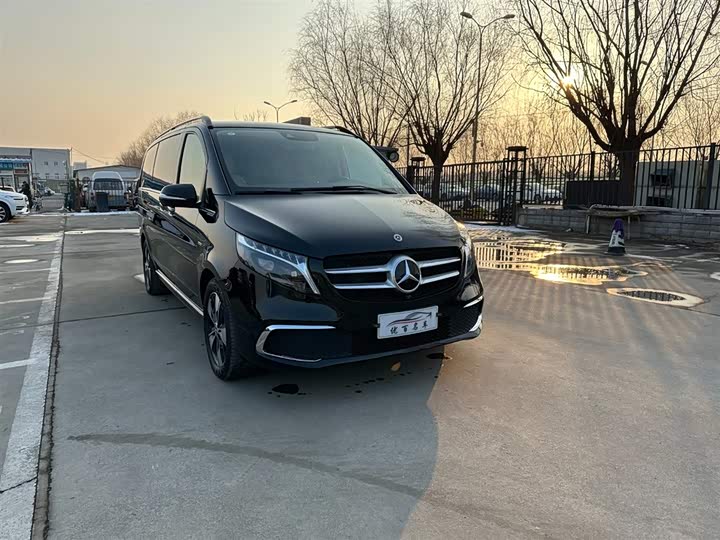 Фото 3 - Mercedes-Benz V-Class