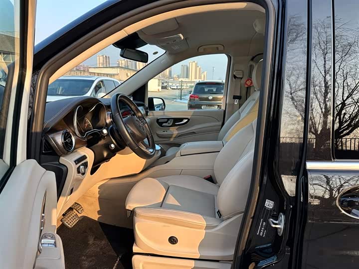 Фото 9 - Mercedes-Benz V-Class