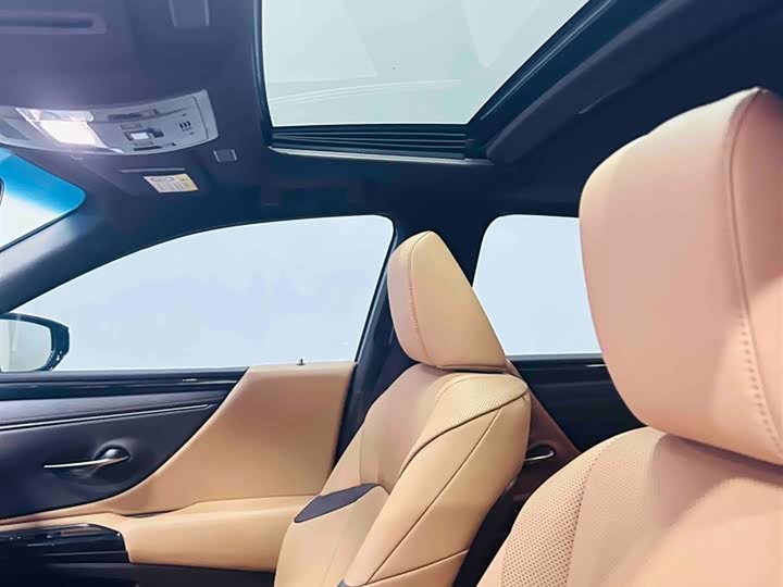 Фото 6 - Lexus ES