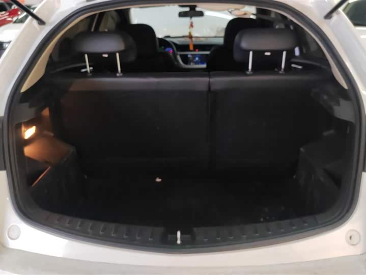 Фото 4 - Geely Vision X3