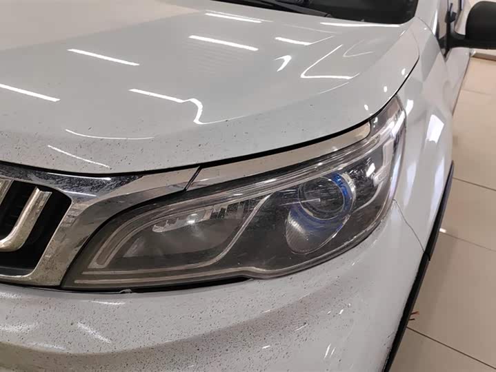 Фото 5 - Geely Vision X3