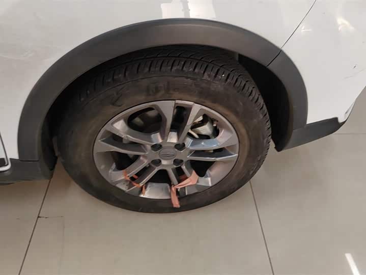 Фото 6 - Geely Vision X3