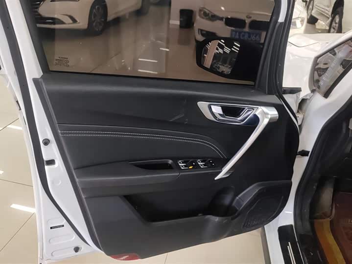 Фото 7 - Geely Vision X3