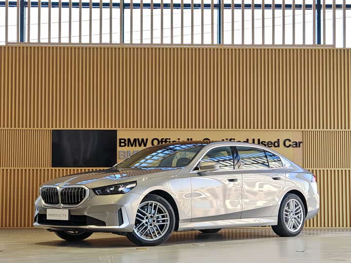 Фото 2 - BMW 5 Series