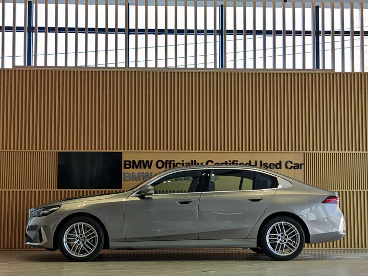 Фото 3 - BMW 5 Series