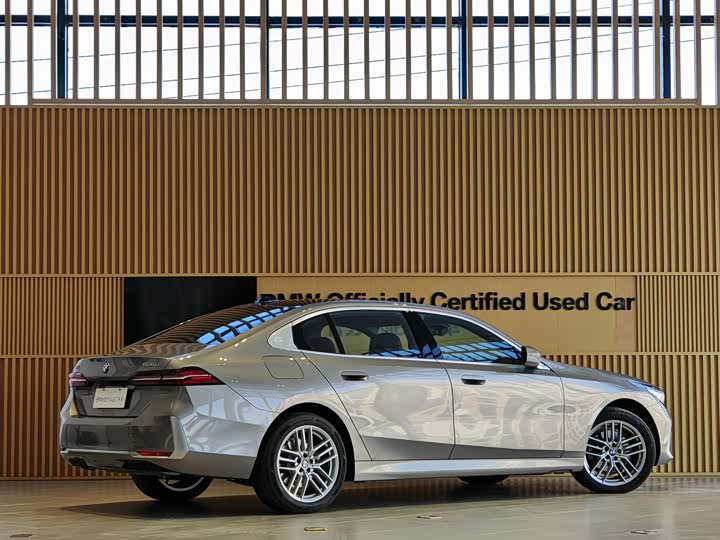 Фото 5 - BMW 5 Series