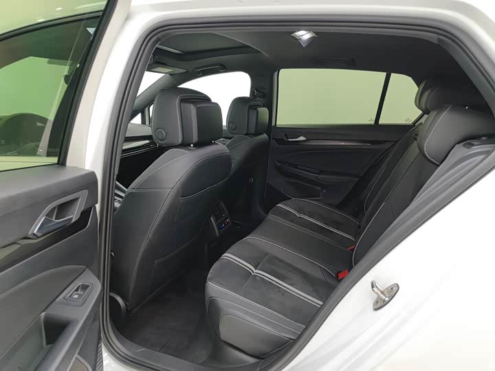 Фото 3 - Volkswagen Golf