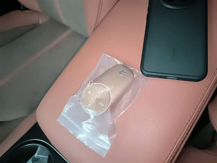 Фото 9 - Nio EC6