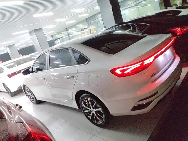 Фото 5 - Geely Emgrand