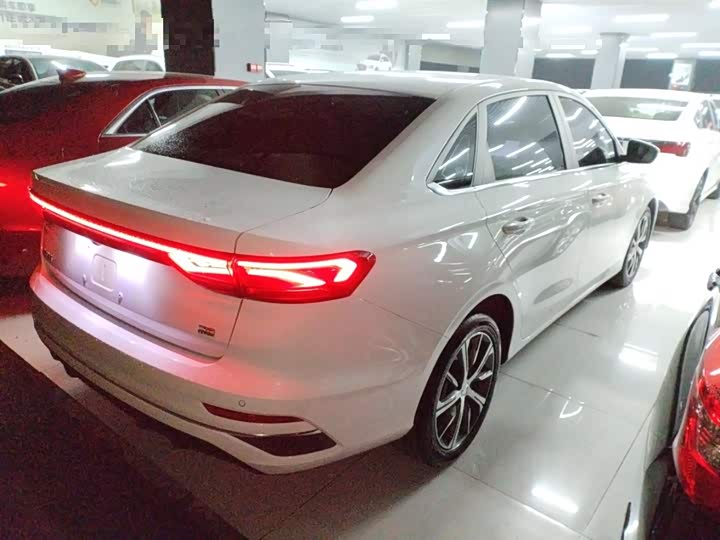 Фото 7 - Geely Emgrand