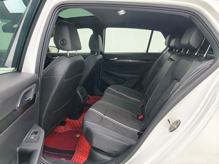 Фото 8 - Volkswagen Golf