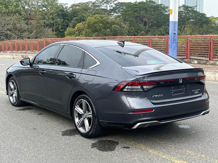 Фото 4 - Honda Accord