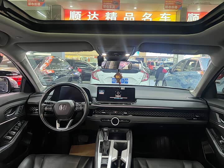 Фото 8 - Honda Accord