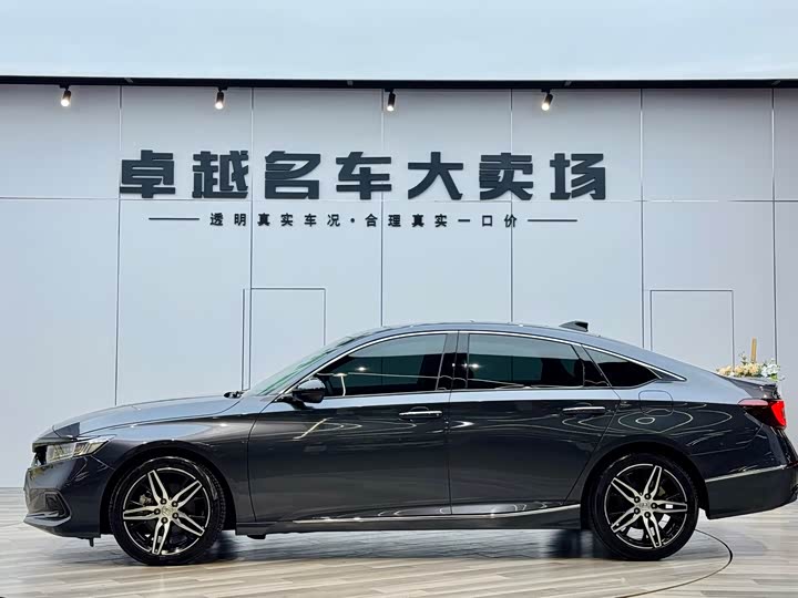 Фото 4 - Honda Accord