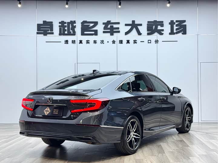 Фото 7 - Honda Accord