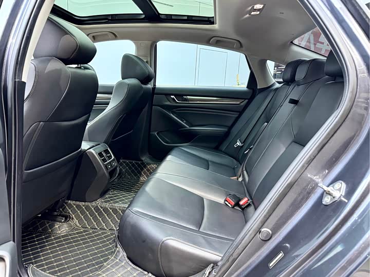 Фото 9 - Honda Accord