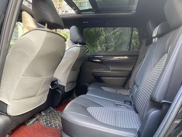 Фото 6 - Toyota Crown Kluger