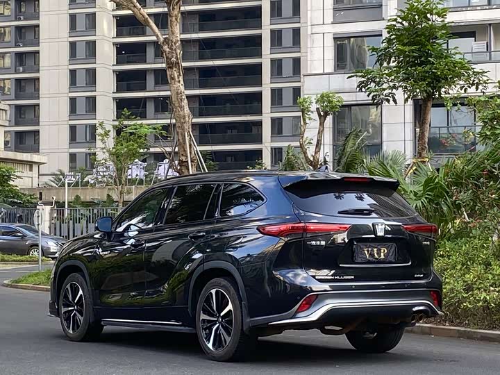 Фото 7 - Toyota Crown Kluger