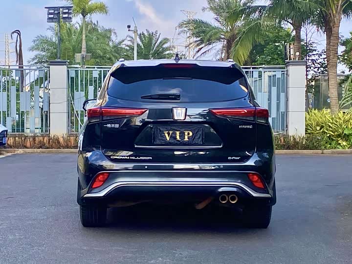 Фото 8 - Toyota Crown Kluger