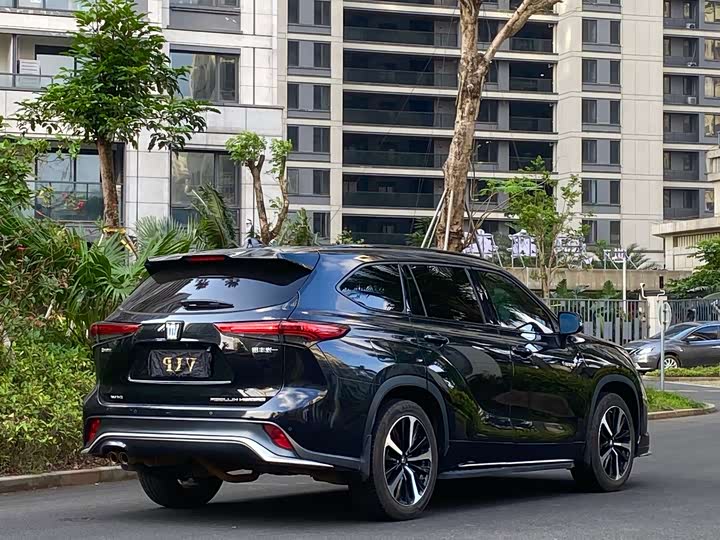 Фото 9 - Toyota Crown Kluger