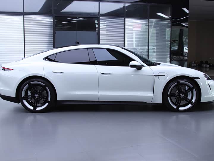 Фото 5 - Porsche Taycan