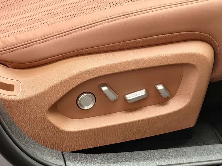 Фото 6 - Nio Onvo L60