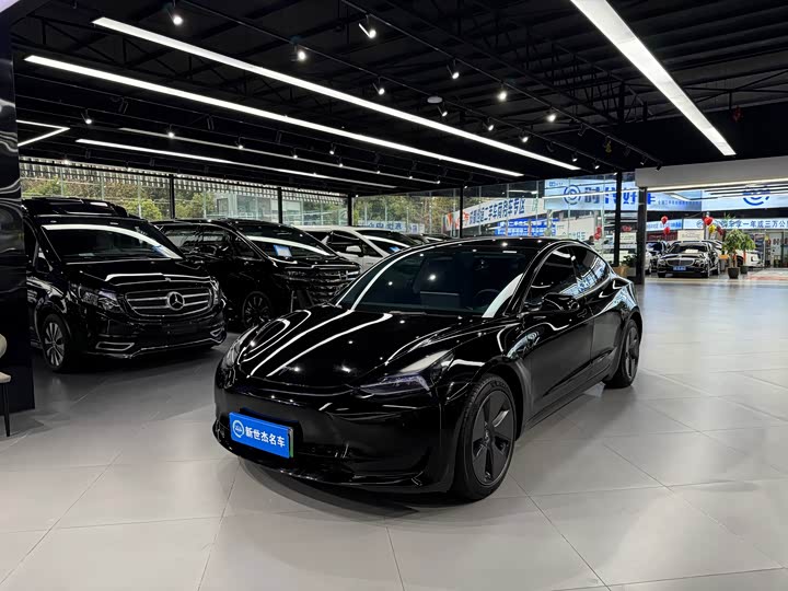 Фото 1 - Tesla Model 3